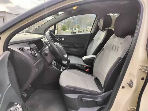 Renault Captur 2017 - 11700 EUR, 107123 km - AUTO.MOTO.pt - 107123km - foto 10 de 12