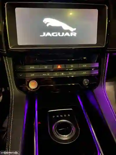 Jaguar F-Pace 2017 - 22500 EUR, 160000 km - AUTO.MOTO.pt - 160000km - foto 10 de 14
