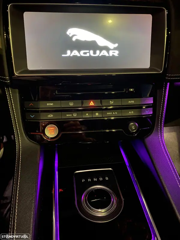 Jaguar F-Pace 2017 - 22500 EUR, 160000 km - AUTO.MOTO.pt - 160000km - foto 10 de 14