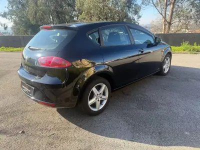SEAT Leon 2011 - 7350 EUR, 217000 km - AUTO.MOTO.pt - 217000km - foto 4 de 24