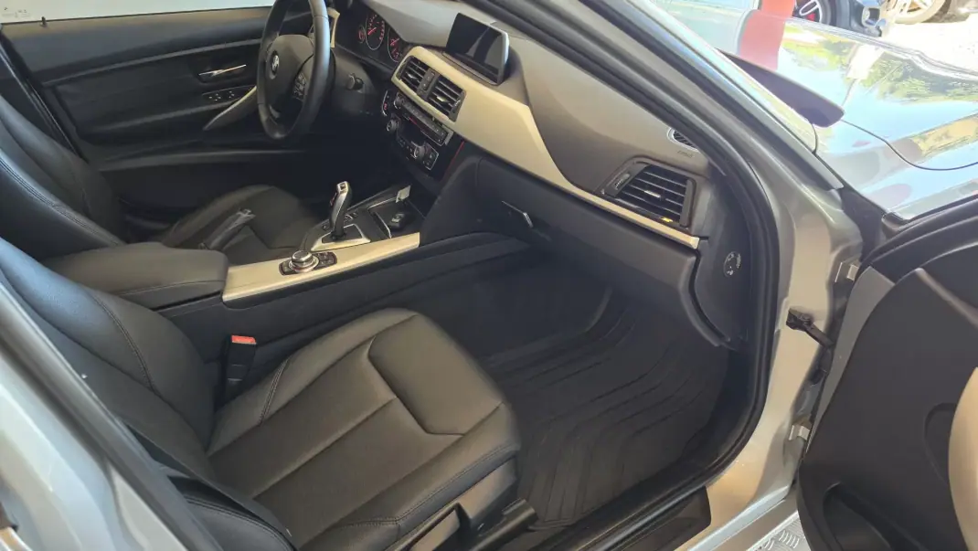 BMW 318 2017 - 17900 EUR, 165210 km - 165210km - foto 46 de 55