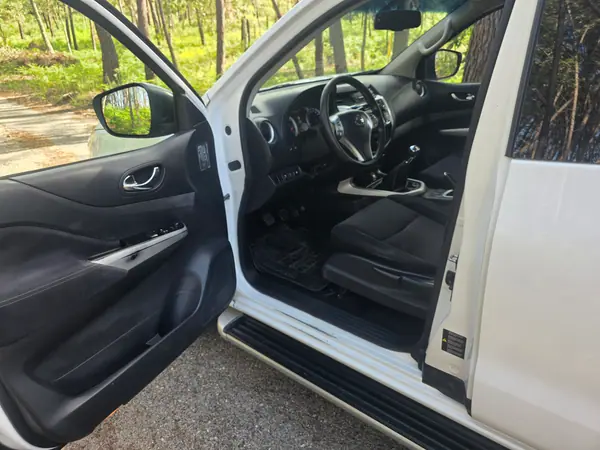 Nissan Navara 2017 - 22250 EUR, 188270 km - AUTO.MOTO.pt - 188270km - foto 6 de 14