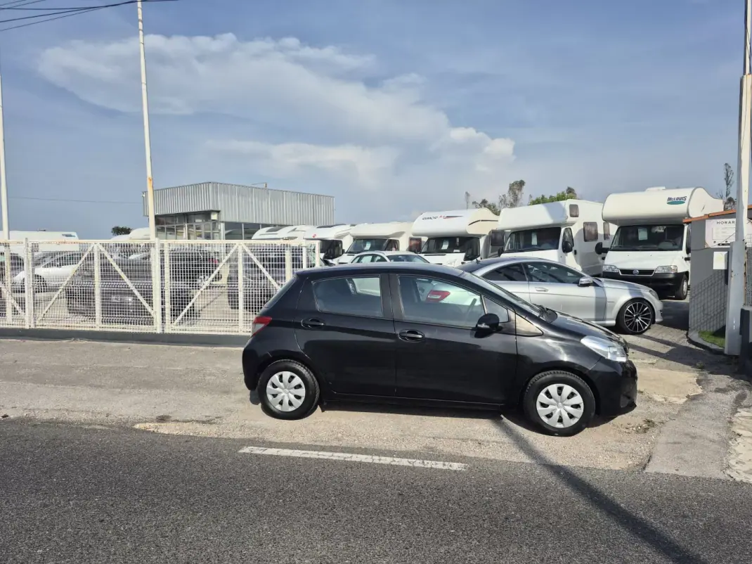 Toyota Yaris 2012 - 8900 EUR, 148050 km - AUTO.MOTO.pt - 148050km - foto 2 de 30