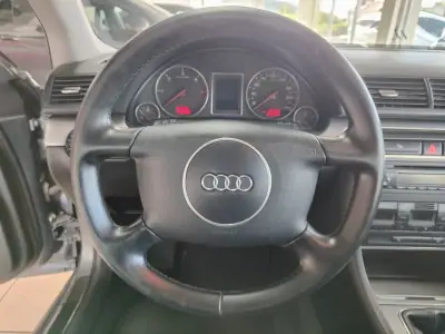 Audi A4 Avant 2004 - 6250 EUR, 348000 km - AUTO.MOTO.pt - 348000km - foto 26 de 34