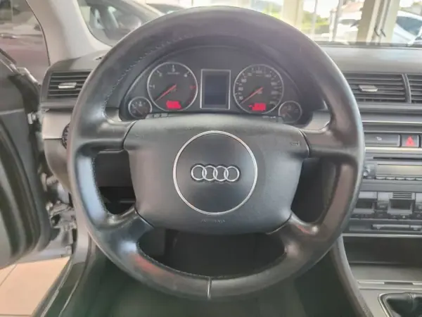 Audi A4 Avant 2004 - 6250 EUR, 348000 km - AUTO.MOTO.pt - 348000km - foto 26 de 34