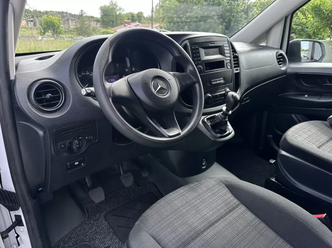 Mercedes-Benz Vito Tourer 2018 - 24900 EUR, 175000 km - AUTO.MOTO.pt - 175000km - foto 26 de 49
