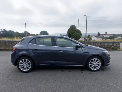 Renault Mégane 2016 - 13990 EUR, 178000 km - AUTO.MOTO.pt - 178000km - foto 8 de 32
