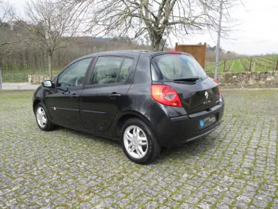 Renault Clio 2006 - 3990 EUR, 249000 km - AUTO.MOTO.pt - 249000km - foto 7 de 38