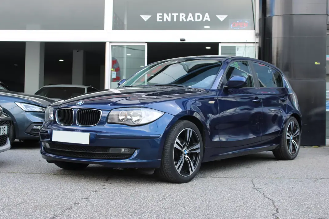 BMW 118 2010 - 9900 EUR, 205380 km - AUTO.MOTO.pt - 205380km - foto 3 de 15