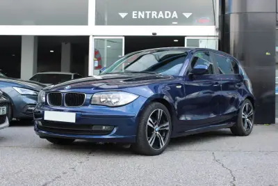BMW 118 2010 - 9900 EUR, 205380 km - AUTO.MOTO.pt - 205380km - foto 3 de 15