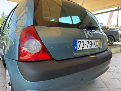 Renault Clio 2004 - 3250 EUR, 222926 km - AUTO.MOTO.pt - 222926km - foto 6 de 28