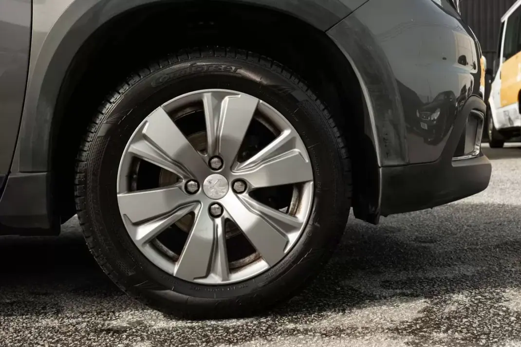 Peugeot 2008 2019 - 12999 EUR, 105150 km - AUTO.MOTO.pt - 105150km - foto 3 de 25