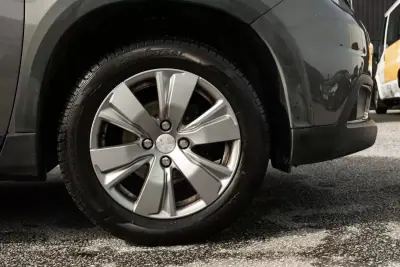 Peugeot 2008 2019 - 12999 EUR, 105150 km - AUTO.MOTO.pt - 105150km - foto 3 de 25