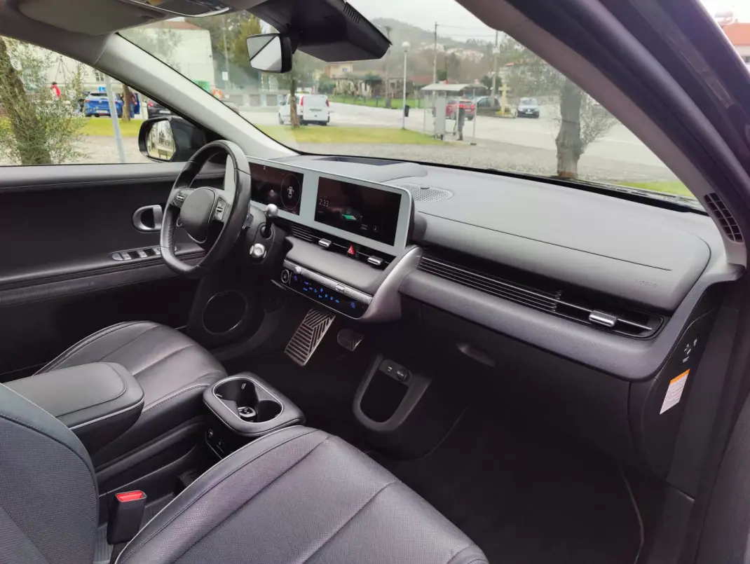 Hyundai Ioniq 5 2022 - 26990 EUR, 97082 km - AUTO.MOTO.pt - 97082km - foto 8 de 11