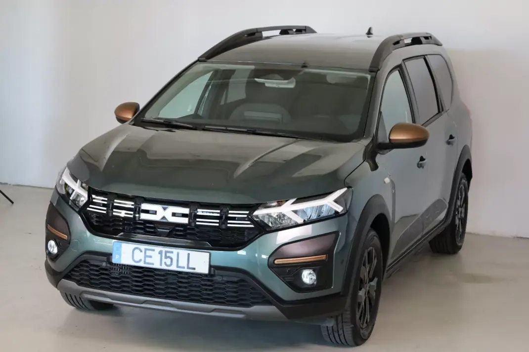 Dacia Jogger 2025 - 19950 EUR, 13021 km - AUTO.MOTO.pt - 13021km - foto 3 de 40