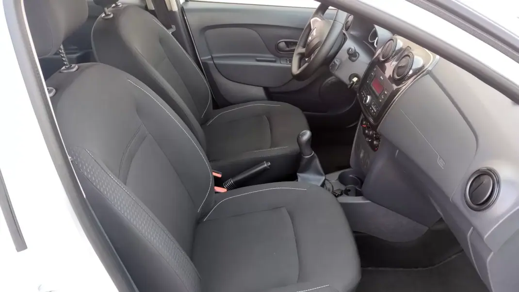 Dacia Sandero 2019 - 8950 EUR, 124000 km - AUTO.MOTO.pt - 124000km - foto 24 de 34