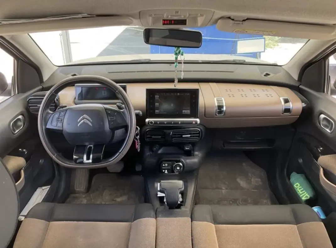 Citroën C4 Cactus 2015 - 10990 EUR, 153000 km - 153000km - foto 2 de 5