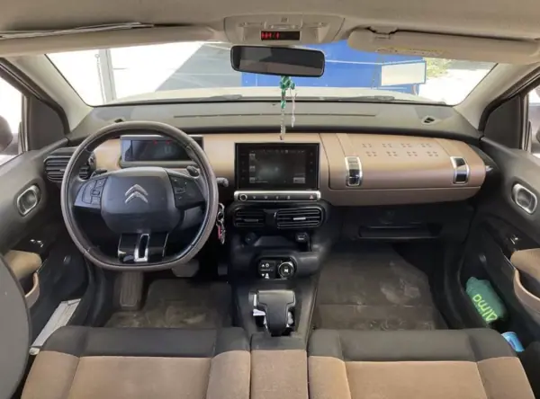 Citroën C4 Cactus e-HDi 92 ETG6 Stop&Start Shine Edition 2015 Diesel — 153 000 km · Ilha da Madeira Citroën C4 Cactus e-HDi 92 ETG6 Stop&Start Shine Edition 2015 Diesel