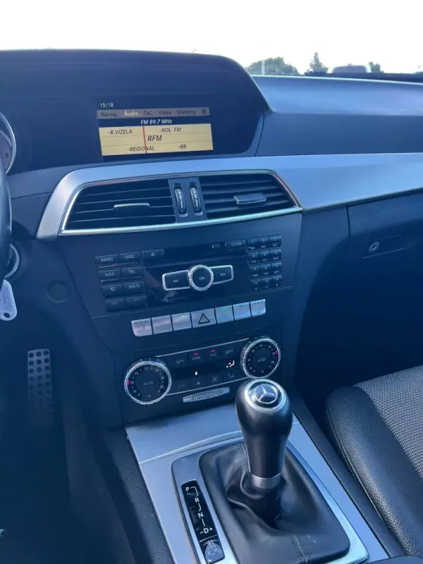 Mercedes-Benz C 220 2011 - 14000 EUR, 381206 km - AUTO.MOTO.pt - 381206km - foto 10 de 18