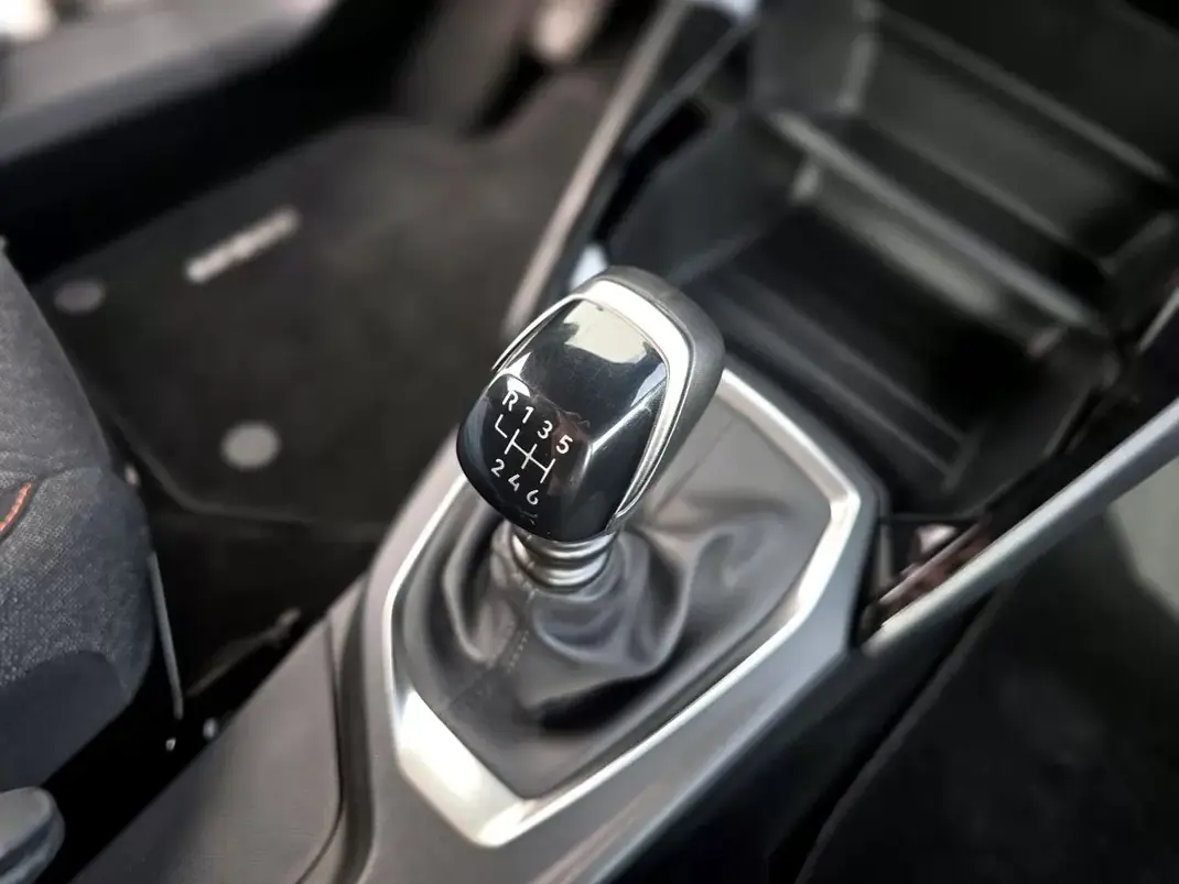 Peugeot 2008 2024 - 18500 EUR, 10965 km - AUTO.MOTO.pt - 10965km - foto 25 de 34