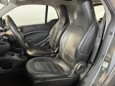 Smart 2016 - 10450 EUR, 91000 km - AUTO.MOTO.pt - 91000km - foto 13 de 26