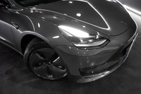 Tesla Model 3 2021 — foto 3 de 13