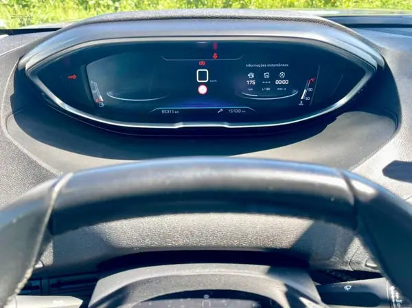 Peugeot 3008 2019 - 19480 EUR, 71800 km - AUTO.MOTO.pt - 71800km - foto 9 de 33