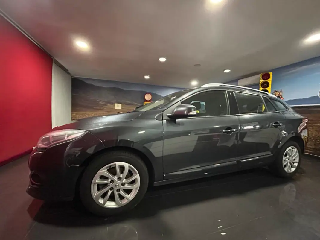 Renault Mégane Sport Tourer 2014 - 8900 EUR, 269392 km - AUTO.MOTO.pt - 269392km - foto 1 de 20