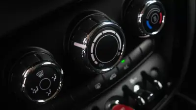 MINI Clubman 2018 - 24999 EUR, 131000 km - AUTO.MOTO.pt - 131000km - foto 23 de 37