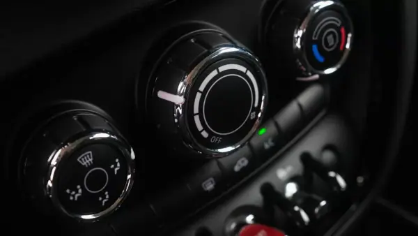 MINI Clubman 2018 - 24999 EUR, 131000 km - AUTO.MOTO.pt - 131000km - foto 23 de 37