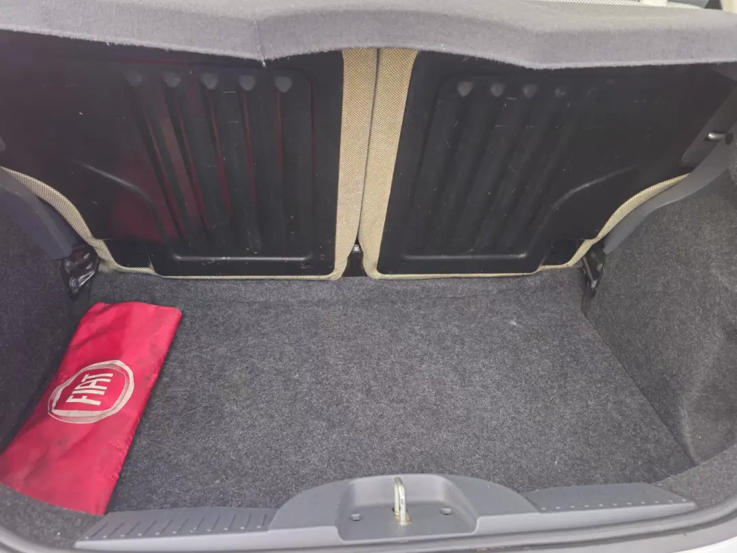 Fiat 500 2011 - 6500 EUR, 153000 km - AUTO.MOTO.pt - 153000km - foto 12 de 12