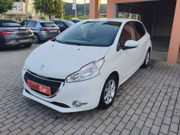Peugeot 208 2012 - 7990 EUR, 102690 km - AUTO.MOTO.pt - 102690km - foto 3 de 8