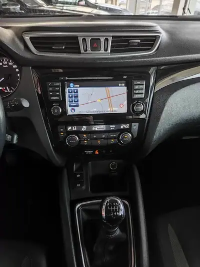 Nissan Qashqai 2017 - 15750 EUR, 155200 km - AUTO.MOTO.pt - 155200km - foto 32 de 37