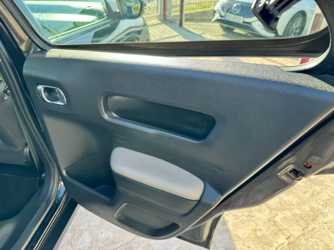 Citroën C4 Cactus 2018 - 13250 EUR, 108963 km - 108963km - foto 28 de 33