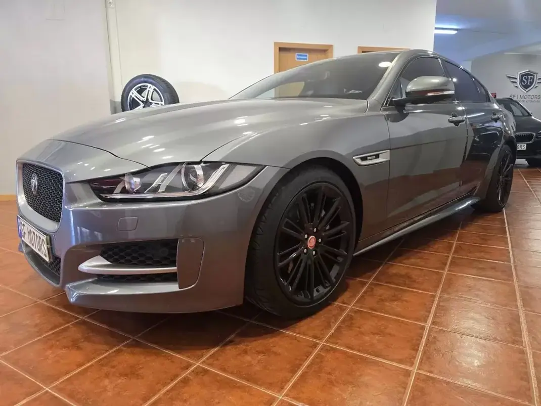Jaguar XE 2017 - 16980 EUR, 185325 km - 185325km - foto 6 de 36