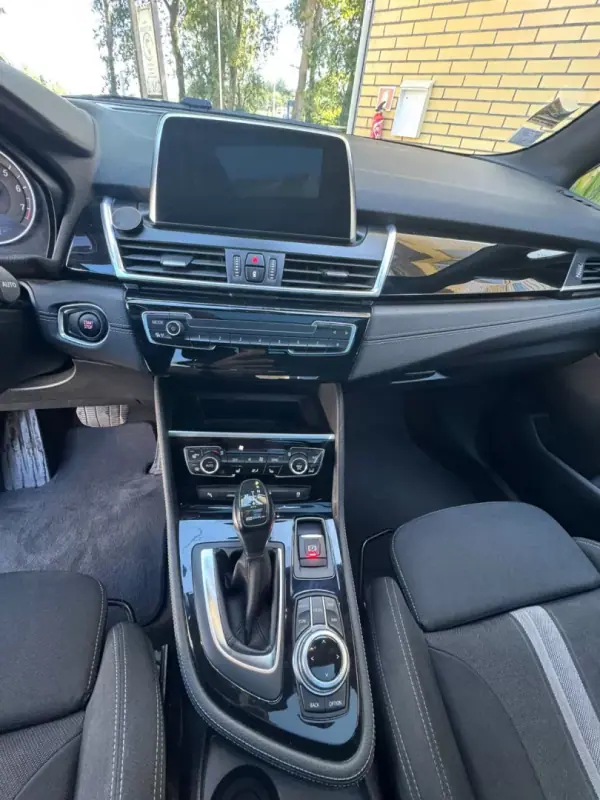 BMW 225xe Active Tourer 2018 - 15900 EUR, 127000 km - AUTO.MOTO.pt - 127000km - foto 9 de 12