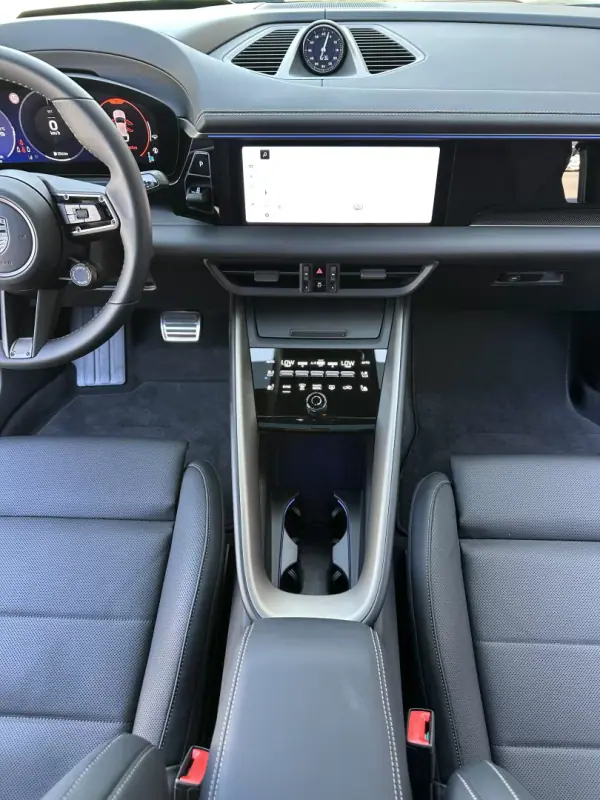 Porsche Macan 2025 - 127000 EUR, 12000 km - AUTO.MOTO.pt - 12000km - foto 77 de 80