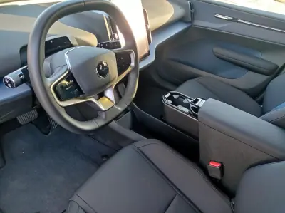 Volvo EX30 2024 - 32900 EUR, 23500 km - AUTO.MOTO.pt - 23500km - foto 9 de 17