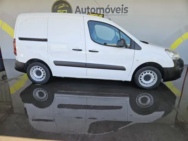 Citroën Berlingo 2016 - 7950 EUR, 230000 km - AUTO.MOTO.pt - 230000km - foto 3 de 7