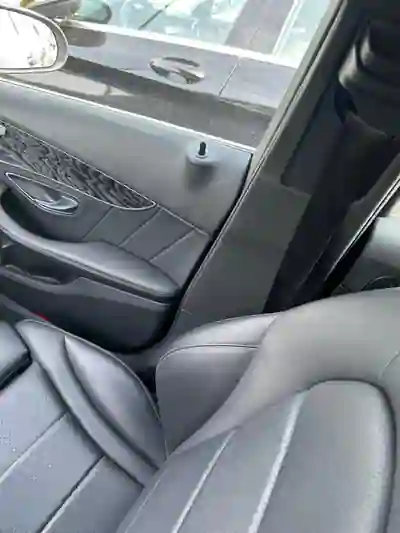 Mercedes-Benz C 300 2019 - 25950 EUR, 165000 km - AUTO.MOTO.pt - 165000km - foto 7 de 9