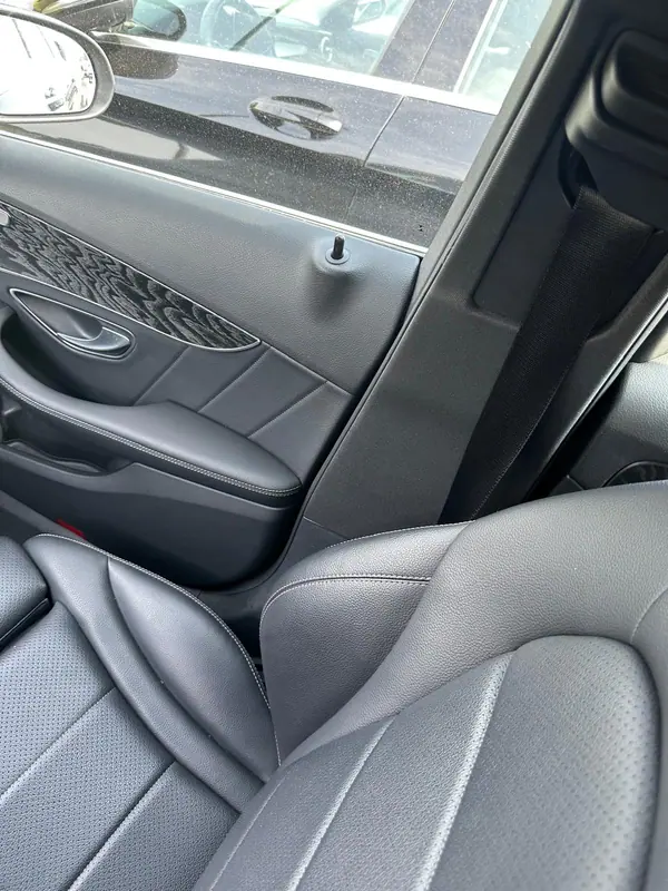 Mercedes-Benz C 300 2019 - 25950 EUR, 165000 km - AUTO.MOTO.pt - 165000km - foto 7 de 9