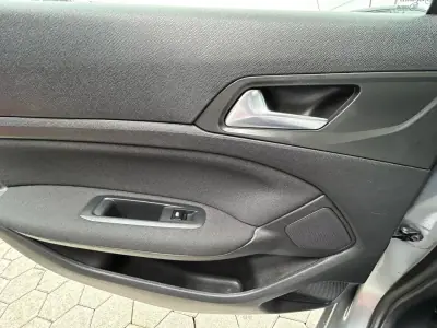 Peugeot 308 2015 - 10750 EUR, 210520 km - 210520km - foto 17 de 22