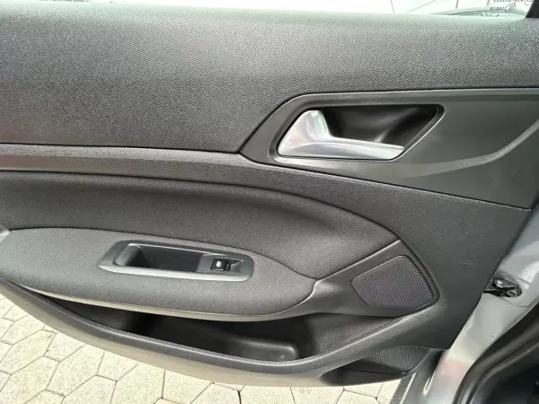 Peugeot 308 2015 - 10750 EUR, 210520 km - 210520km - foto 17 de 22