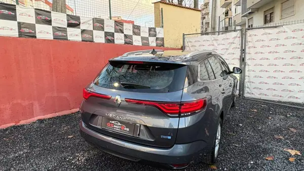 Renault Mégane Sport Tourer 2021 - 14900 EUR, 104000 km - AUTO.MOTO.pt - 104000km - foto 5 de 12