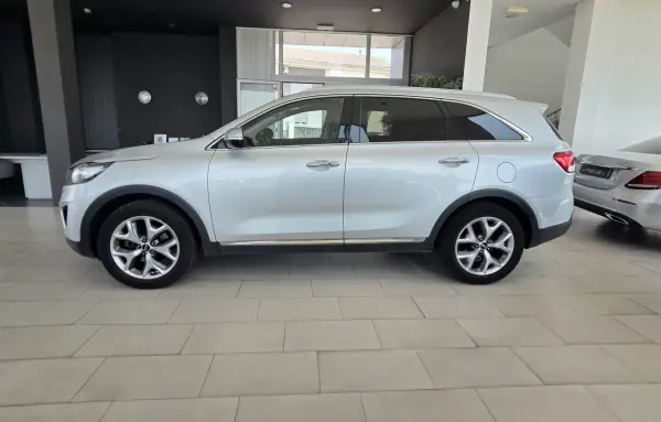 Kia Sorento 2017 - 17990 EUR, 151645 km - AUTO.MOTO.pt - 151645km - foto 3 de 34