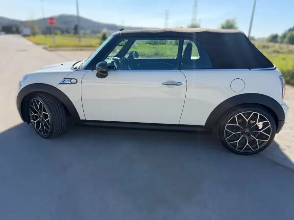 MINI 2010 - 13900 EUR, 126600 km - AUTO.MOTO.pt - 126600km - foto 9 de 18