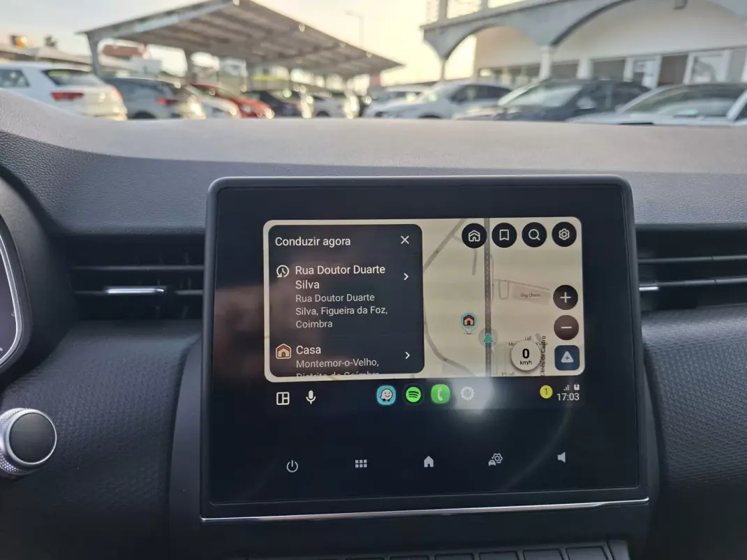 Renault Clio 2019 - 15000 EUR, 62800 km - AUTO.MOTO.pt - 62800km - foto 23 de 32