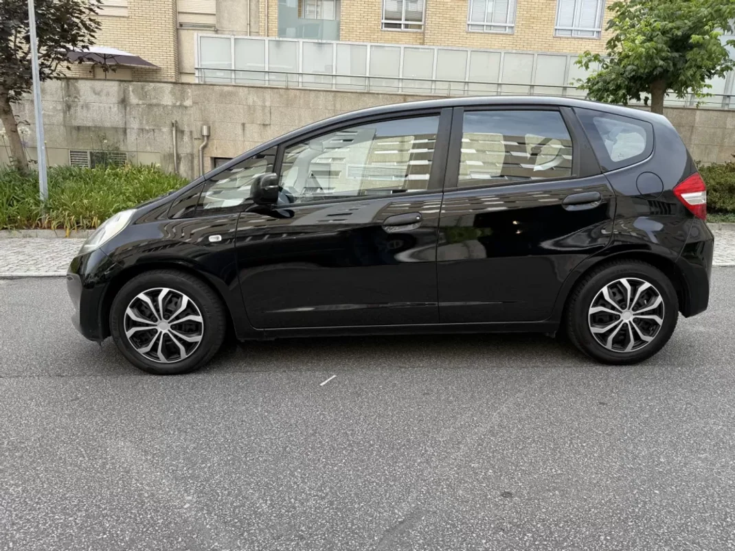Honda Jazz 2013 - 8950 EUR, 139000 km - AUTO.MOTO.pt - 139000km - foto 9 de 15