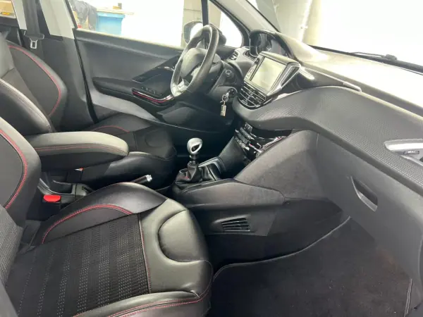 Peugeot 208 2018 - 13500 EUR, 41987 km - AUTO.MOTO.pt - 41987km - foto 18 de 18