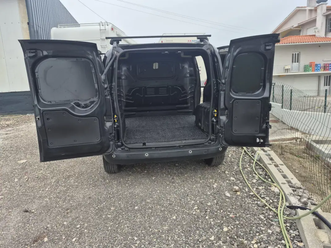 Fiat Fiorino 2018 - 9400 EUR, 179900 km - 179900km - foto 9 de 10